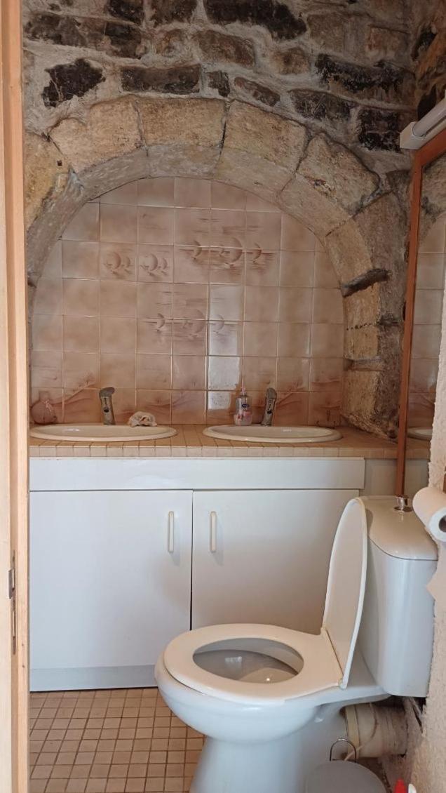 Appartement Chaleureux Dans Une Maison En Pierre Mireval Exteriér fotografie